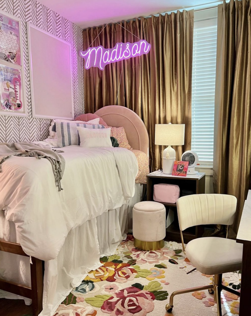 Pink And Gold Dorm Theme