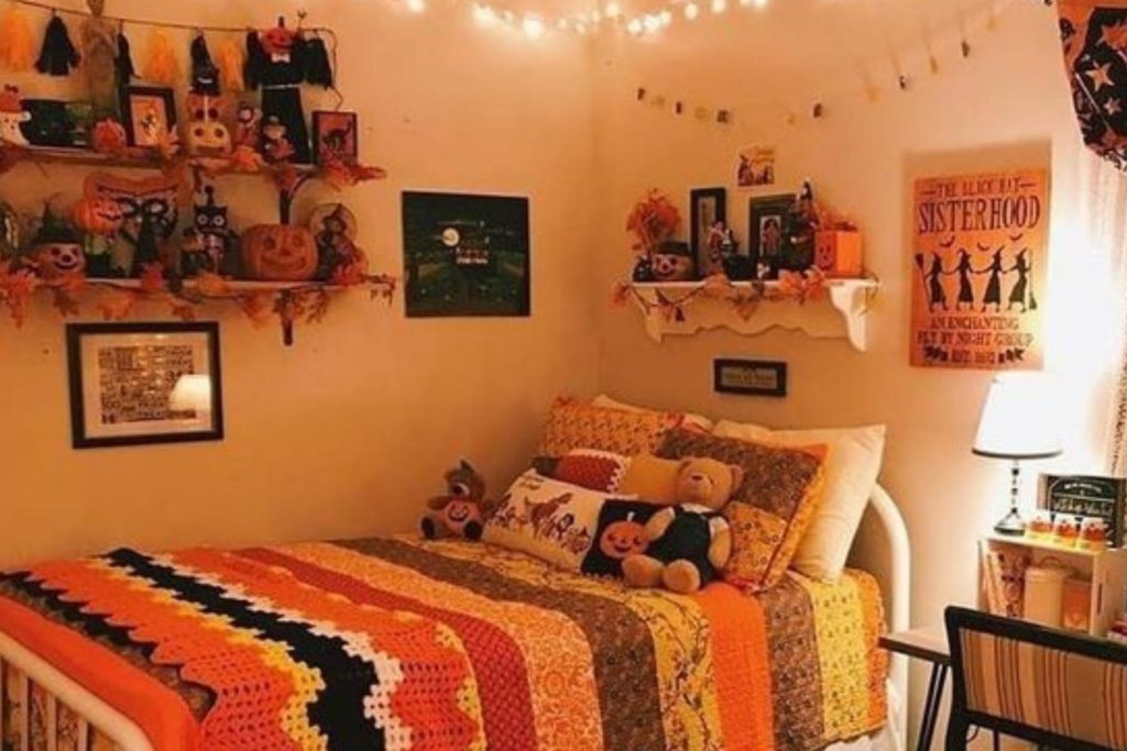 Fall Dorm Decor Ideas Featured Image 1024x683 1