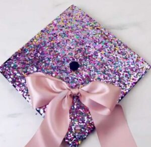 27 Creative and Unique Graduation Cap Ideas We’re Obsessed With (How to ...