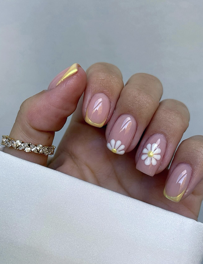 Pastel Chrome Daisy Manicure