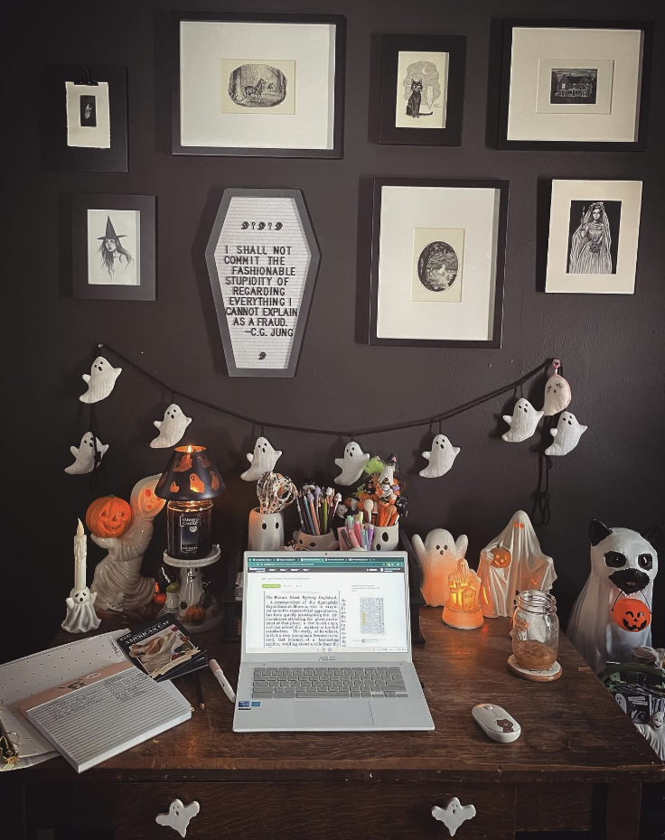 Spooky Halloween Desk Setup