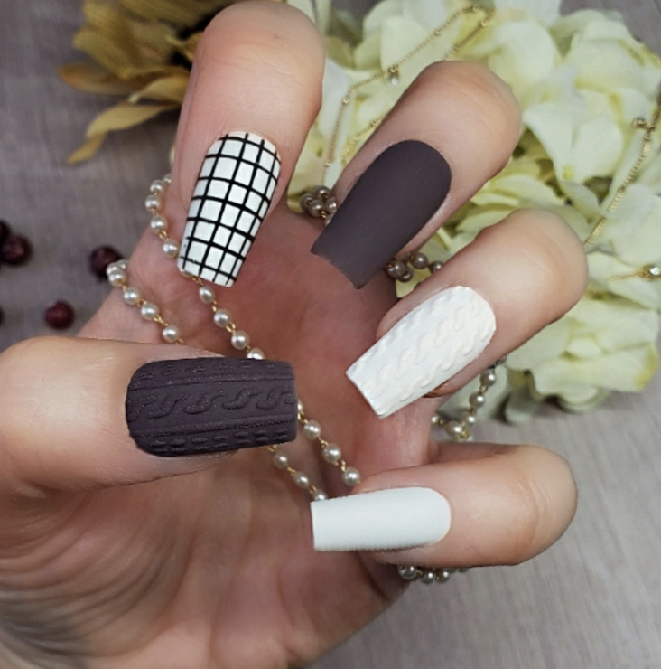 Matte Minimalist Nail Art