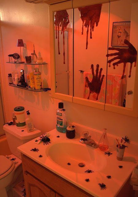 Scary Halloween Bathroom Decor